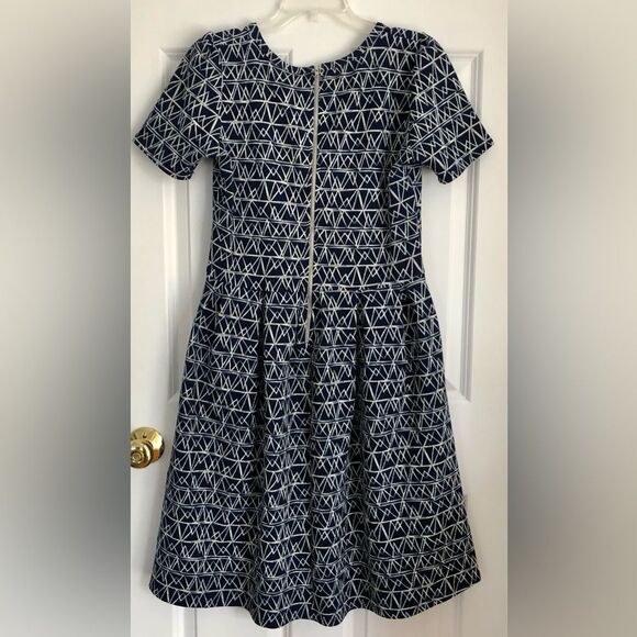 LULA ROE AMELIA DRESS SHORT SLEEVES RETRO WITH GEOMETRIC PRINT SIZE MEDIUM - Picture 6 of 10